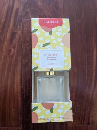 Unopened air freshener reed diffuser - citrus sunset 1