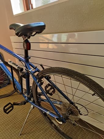 Bicycle for sale with helmet, U-lock and lights (5' 10" height - male) 2
