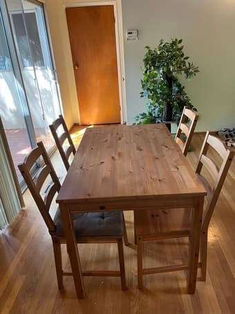 Dining Table and 4 chairs $80 1