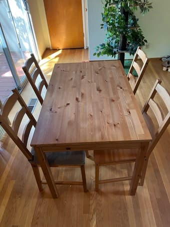 Dining Table and 4 chairs $80 2