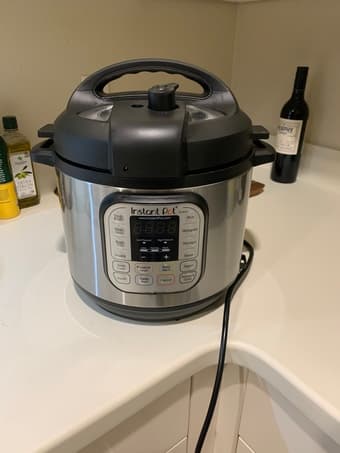 Instant Pot pressure cooker - 6 quarts 1