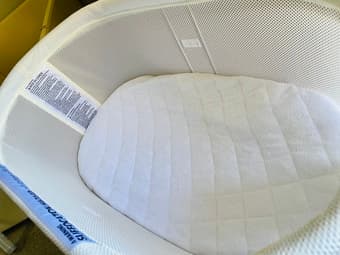 Like new- babybjorn bassinet 2