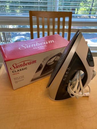 Sunbeam 1200W Classic Iron 1
