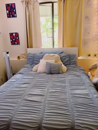Excellent Condition White Leather Full Bed 1