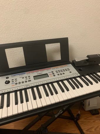 Piano keyboard + Stand + Foot Pedal 1