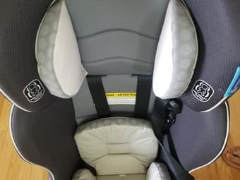 Graco Extend2Fit Convertible car seat--LIKE NEW 3