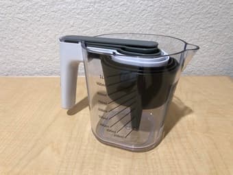 mixing bowls, measuring spoons/cups, colander, electric kettle 2