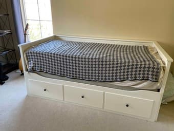 Queen-Size Pullout Day Bed 1