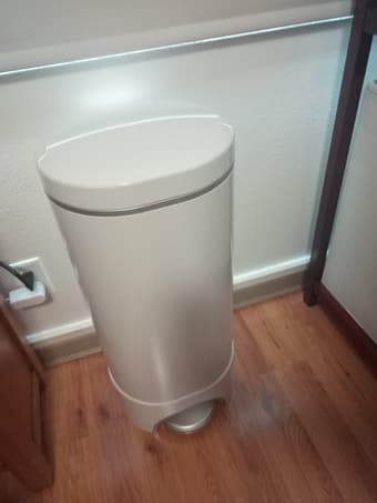Munchkin diaper pail 1