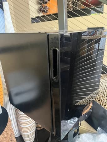 Selling mini fridge 2
