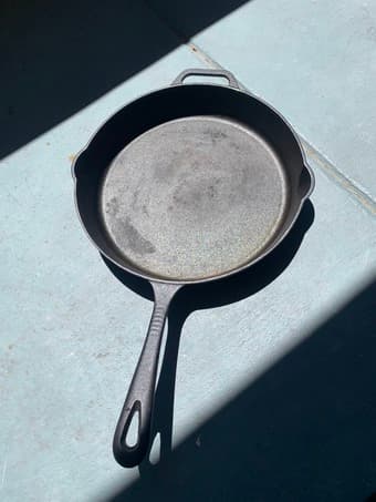 12" preseasoned cast iron skillet 1