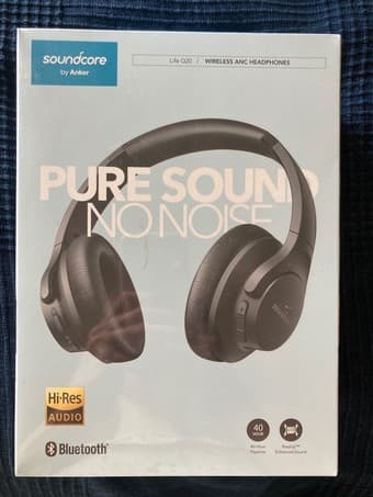Noise canceling wireless headphones 1
