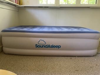XL Twin Air Mattress with Internal Pump 1