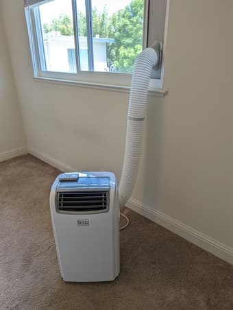 portable AC (black and decker, 14000 BTU) 2