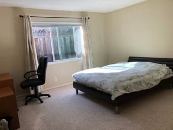 Furnished rooms in a house. East Palo Alto. Available now 1
