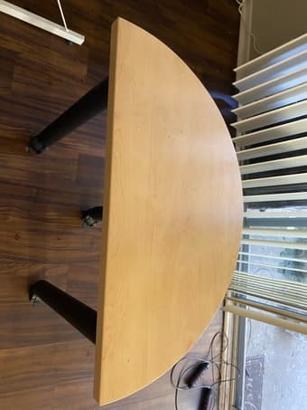 movable tri-leg table 2
