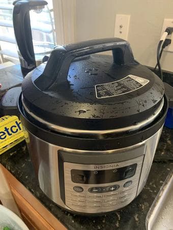 INSIGNIA pressure cooker 8qt 1
