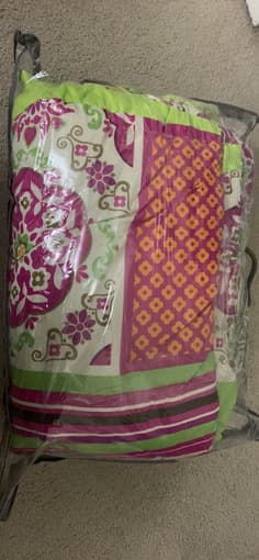 Macy’s queen sized comforter - gently used 1
