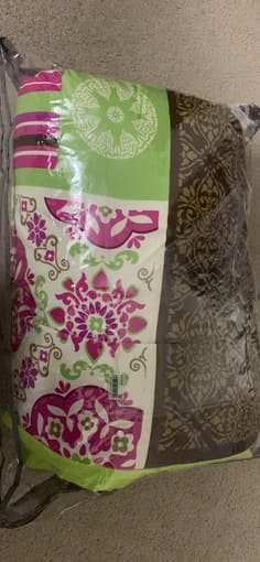 Macy’s queen sized comforter - gently used 2