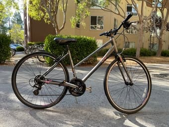 Women's bike with an U-lock, helmet, lights for $230 2