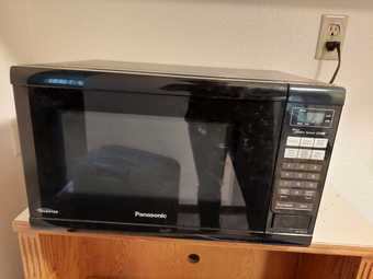 1200 Watt Panasonic Microwave 1