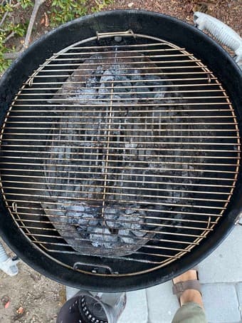 Weber kettle bbq + waterproof cover + chimney starter + tools 2