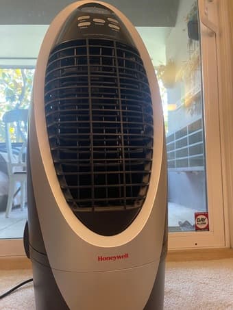 Honeywell 300-420CFM Portable Evaporative Cooler, Fan & Humidifier 1