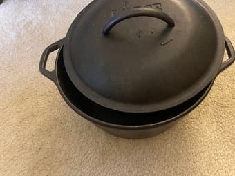 Lodge 5 Quart Cast Iron Dutch Pot with Lid and Dual Loop Handle 3