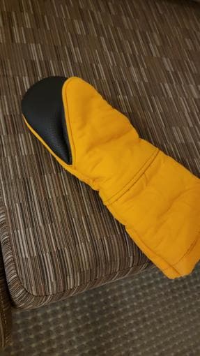 Never used yellow oven mitt 1