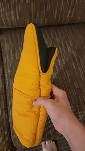 Never used yellow oven mitt 2