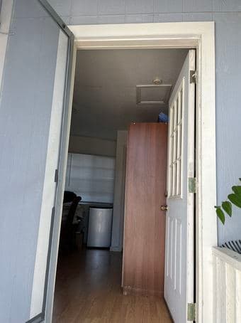 A bigger furnished room with own bath is available on Oct.1st 3