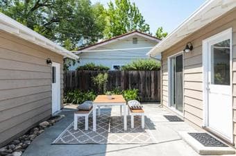 $1,100 Furnished Room AC&In-unit Laundry Palo Alto 94306 3