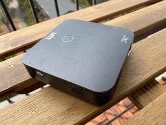 portable projector ZEUSA700 1