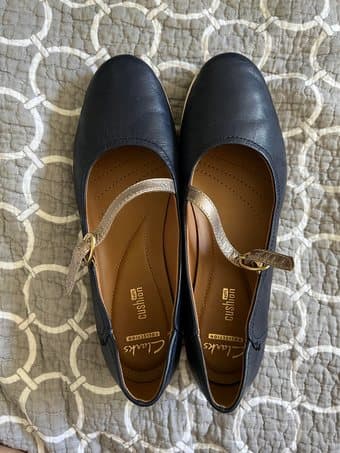 Clarks soft cushion leather flat shoes / size 9 1