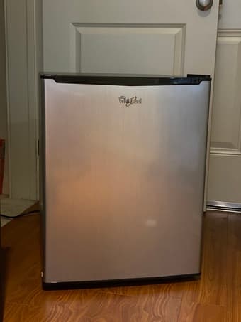Whirpool Mini Fridge 1