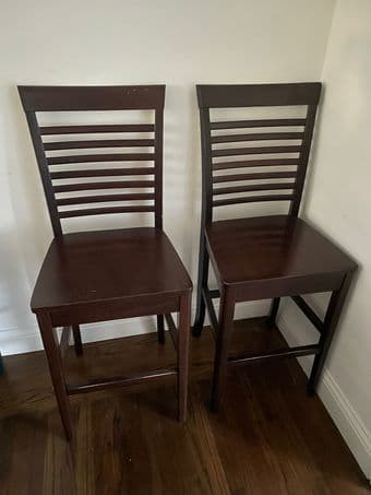 Tall table + 2 chairs 1