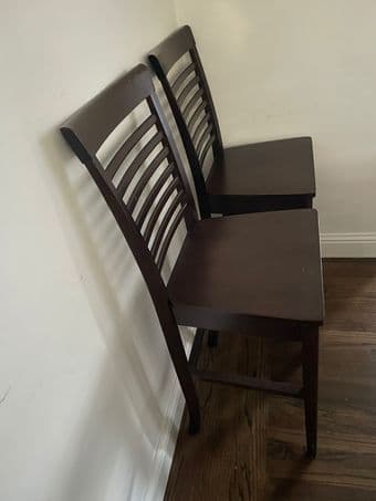 Tall table + 2 chairs 2