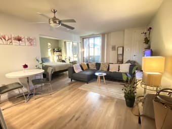Stylish/furnished/1 bed-1bath unit with AC / all utilities included 2