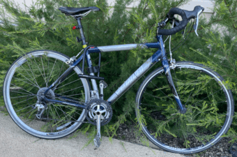 Road bike in great condition - Specialized 1