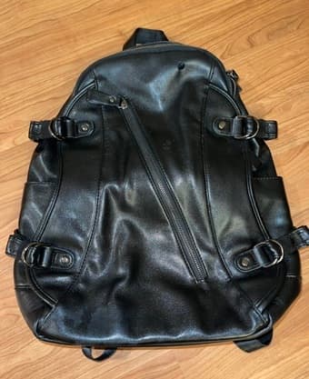 Anti-theft bagpack with many compartments and pockets 1