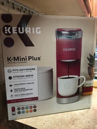 Keurig K-Mini Plus in Cardinal Red with accessories 2