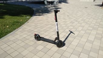 Electric Scooter Gotrax V2 (Flat tires) + Unused spare battery 1