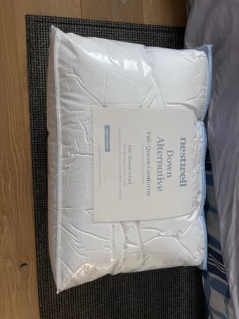 Almost new full size comforter 1