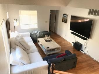 private bathroom + bedroom next to campus (<5 min walk) 3