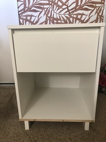 nighstand [color: white] 1