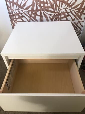 nighstand [color: white] 2