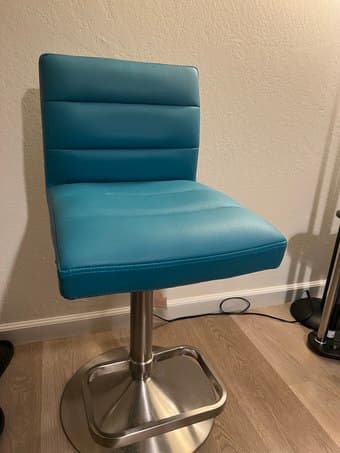 A pair of bar stool 1