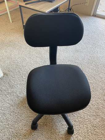 Small office chair 99% new 2