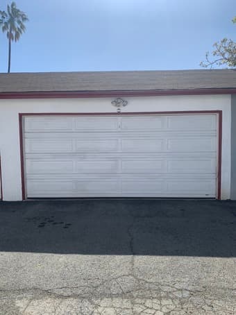 Renting out a garage (only for a car) 1