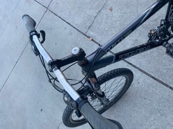 TREK 4300 Mountain Bike 1